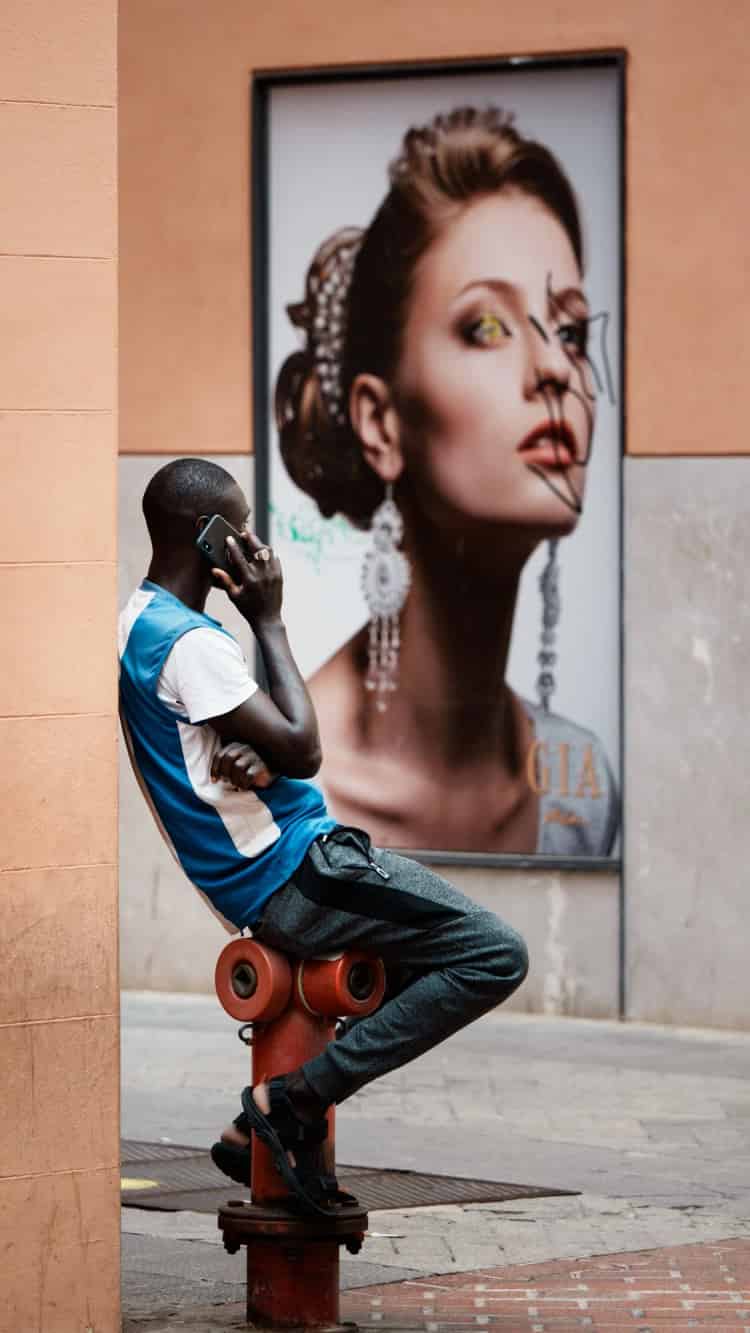 exhibit a exhibit b - two visitors facing a painting in palma gallery