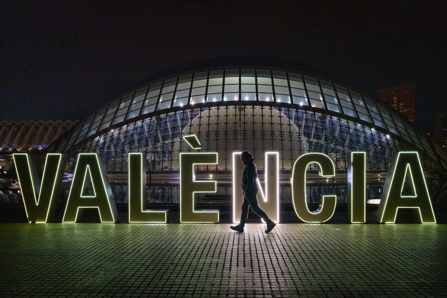 Portrait photography: ciudad de las artes y ciencias valencia