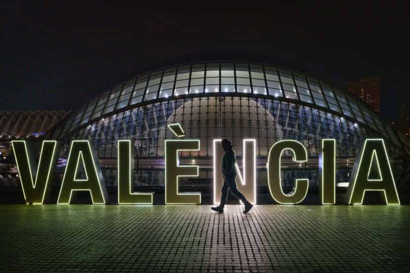 Portrait photography: ciudad de las artes y ciencias valencia