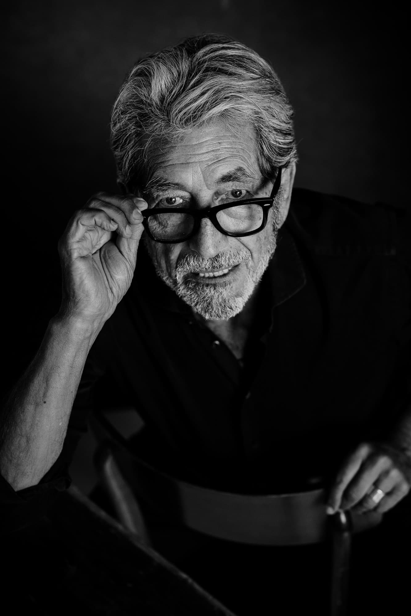 Studio portrait photography Palma de Mallorca – artistic black and white portrait